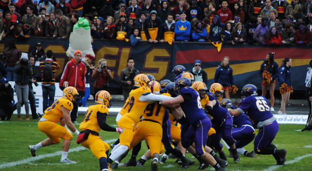 Photo taken from: http://www.queensu.ca/alumni/homecoming/homecoming-events/2016-10-15/homecoming-football-game