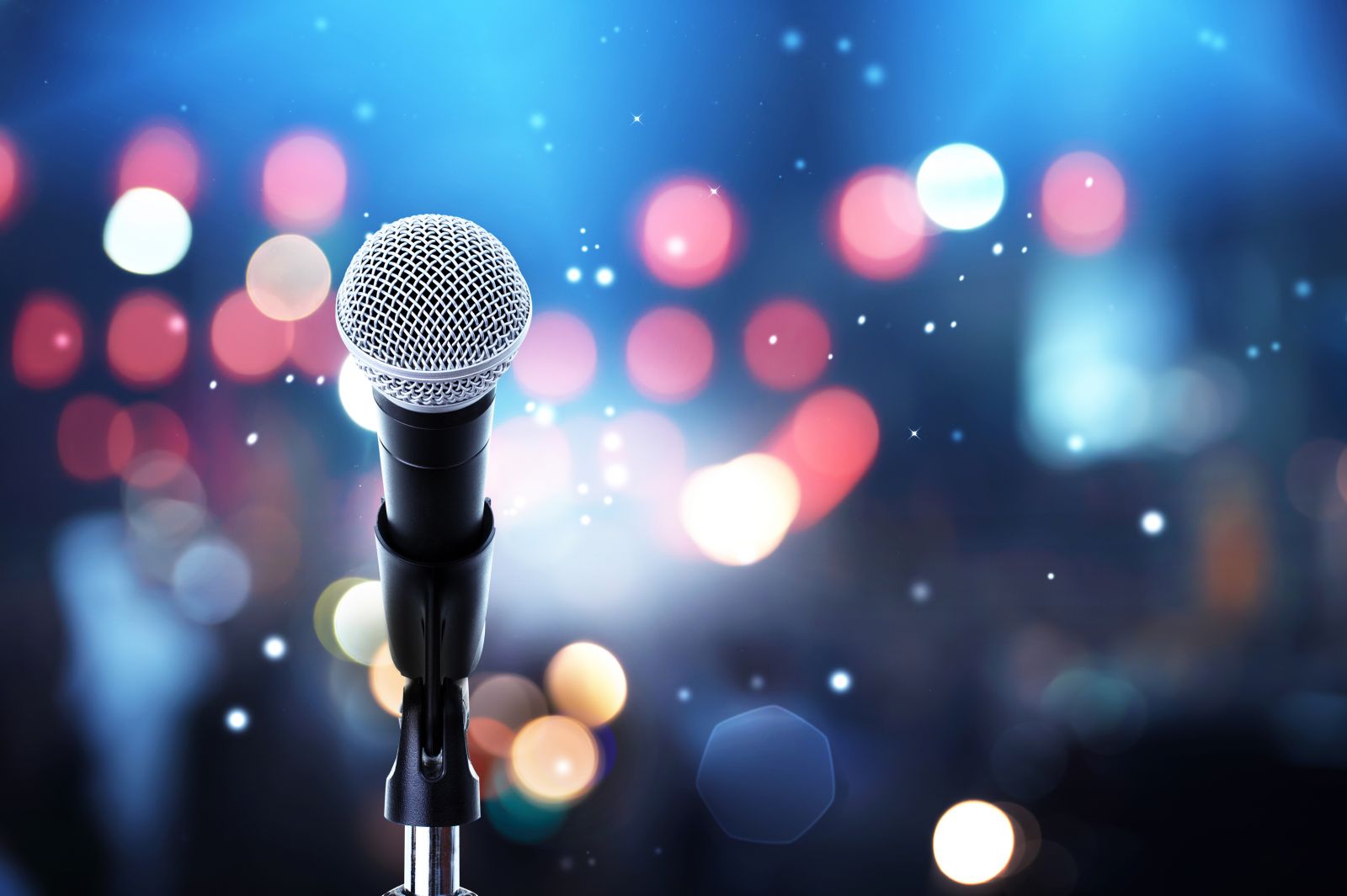 Microphone with bokeh background to represent a crowd