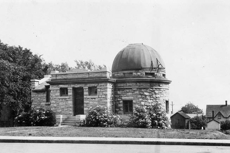 [archival photo of the observatory ]