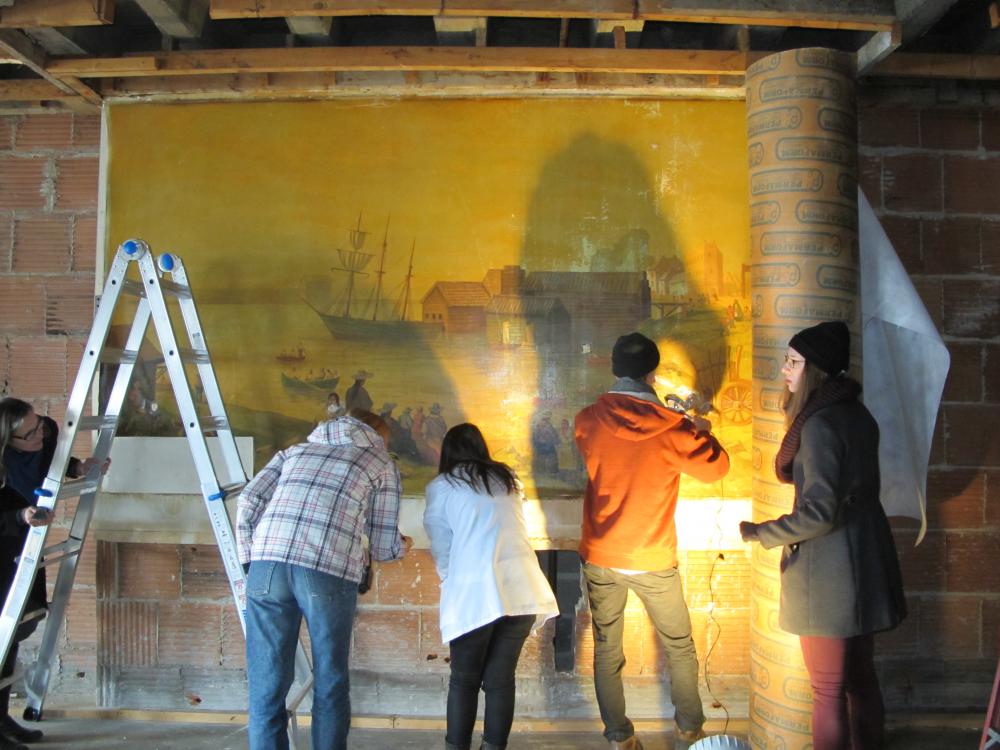 Masters of Art Conservation students work to prepare a mural by Kenneth Hensley Holmden (1893-1963) for removal from 16 Bath Rd.