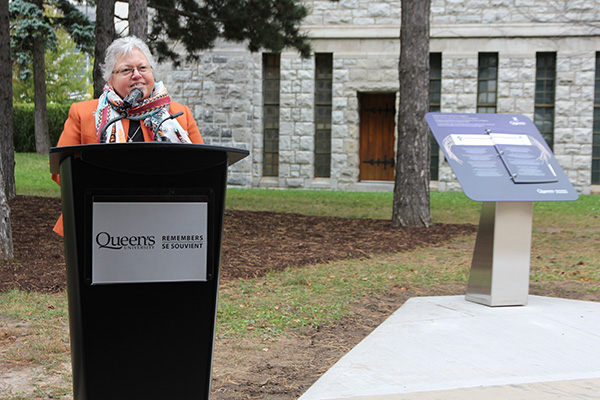 Kanonhsyonne (Jan Hill) speaks at a ceremony unveiling the Queen's Remembers Indigenous plinth, located on McGibbon Walk. (University Communications)