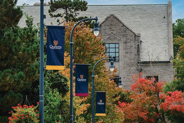 Pole pennants with Queen's logo on university avenue