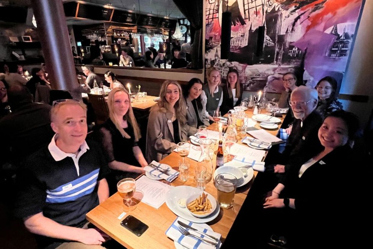 Alumni seated at a table in a restaurant in Stockholm.