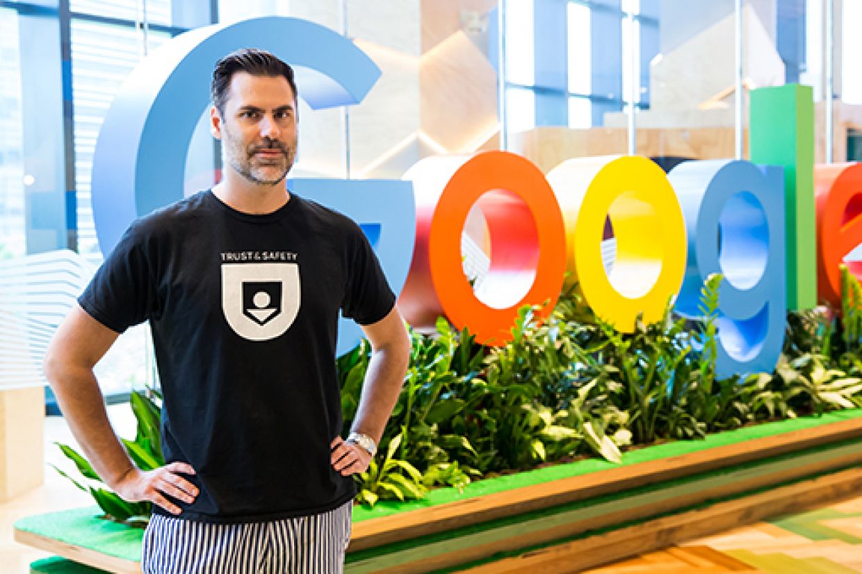 Scott Palmer in front of a Google sign.
