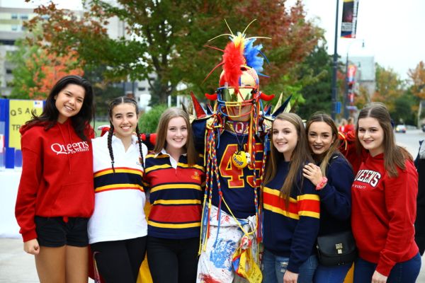 Alumni pose with Queen's Super Fan 