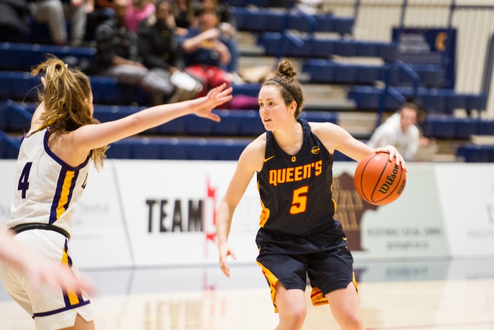 Photograph of Queen's women's basketball game in 2019.
