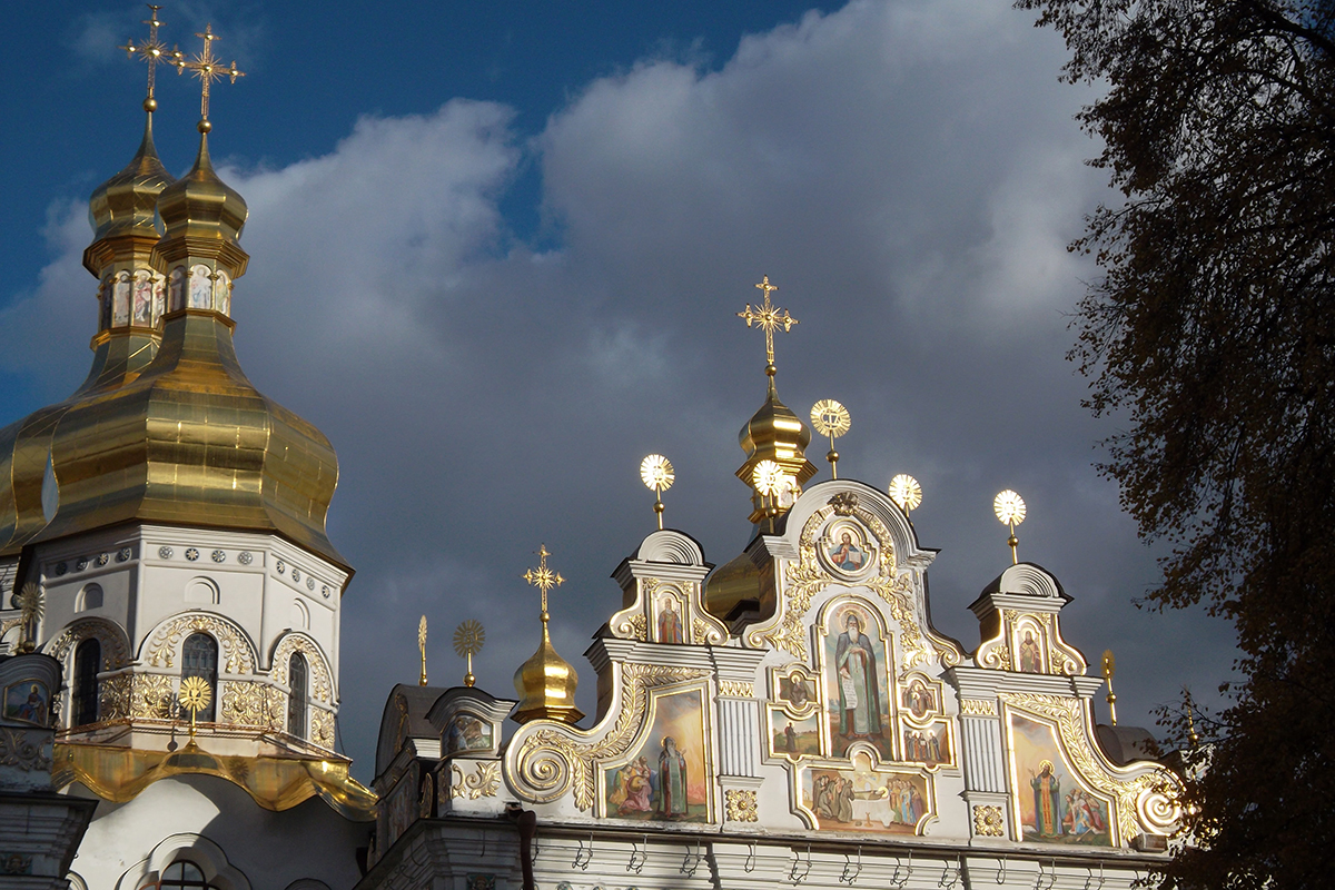 The UNESCO-recognized Pechersk-Lavra monastic complex dating from the 11th century comprises multiple monastic buildings and bell towers, and its 600-metre network of catacombs contains chapels, relics and tombs of the monks.