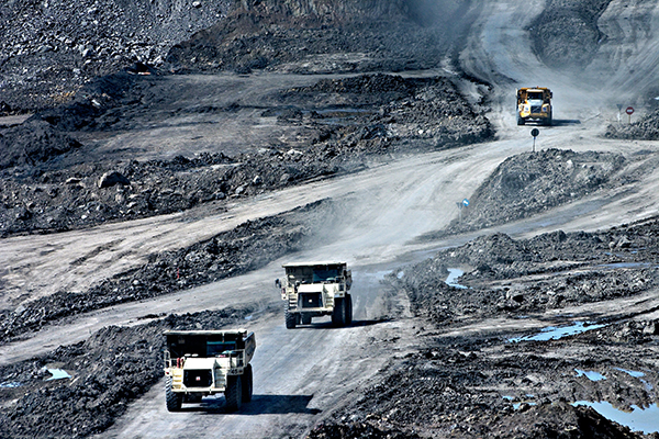 Trucks at a coal mine]