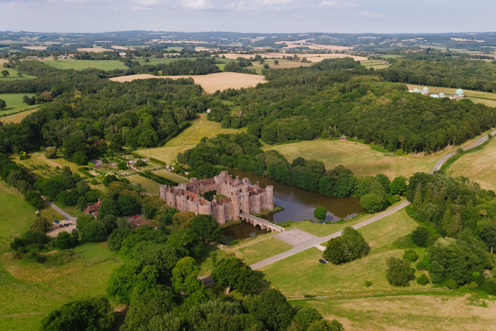 [Aerial photo of the estate]