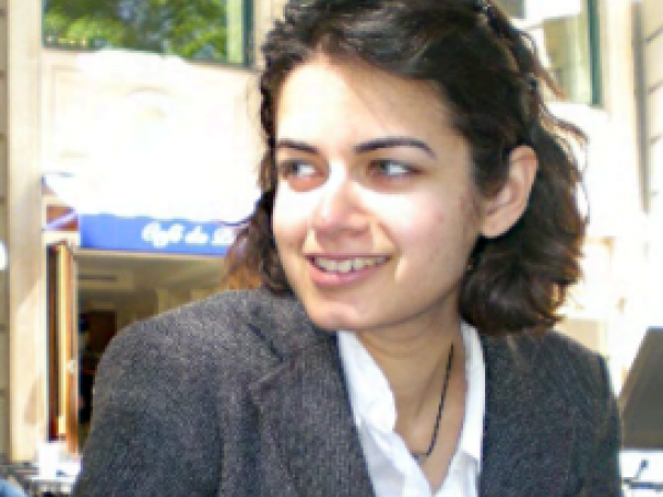 Image of Ayela Khan smiling