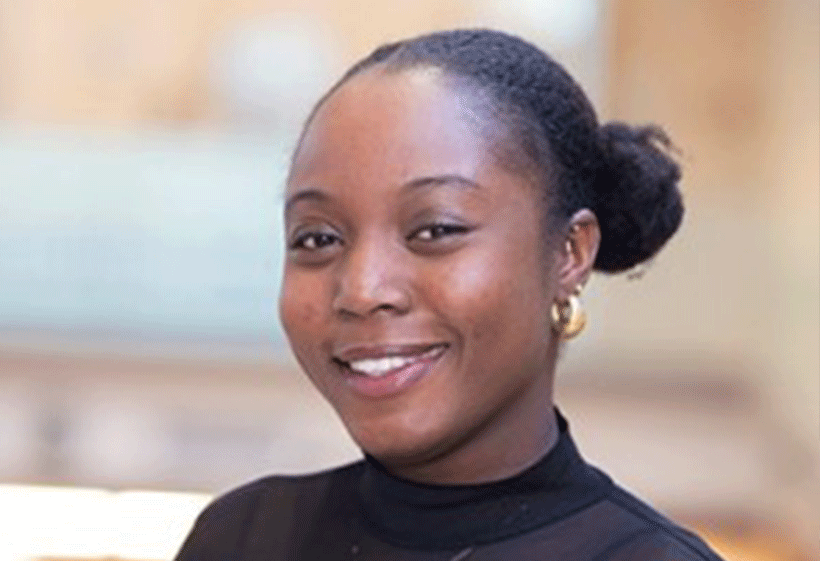 Mofi, Student Advisor, Podcast Host and Bookstagrammer.