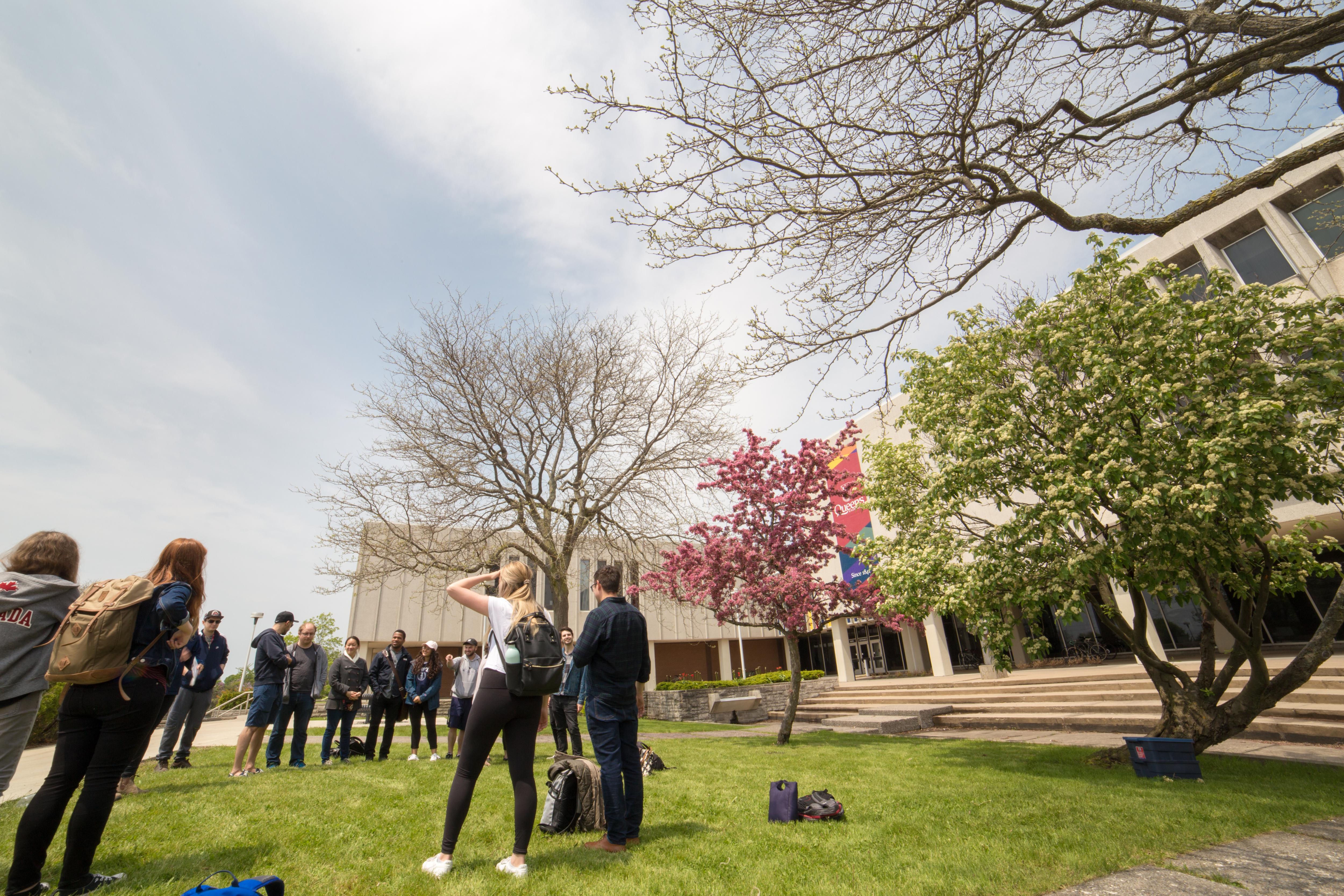 Students outside of Duncan McArthur Hall 